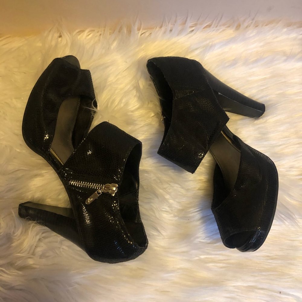 SPARKLY BLACK HEELS